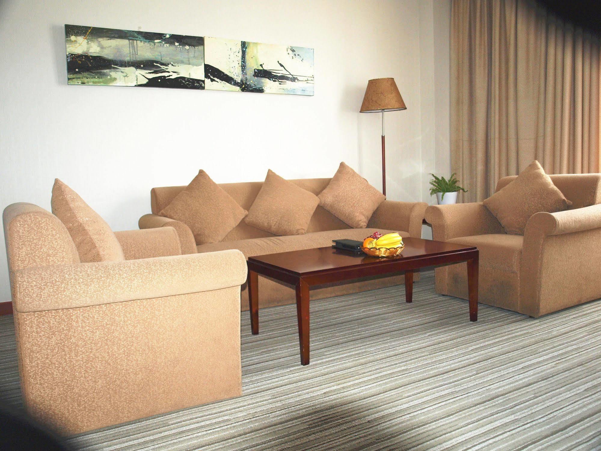 Century Hotel Taicang Bagian luar foto