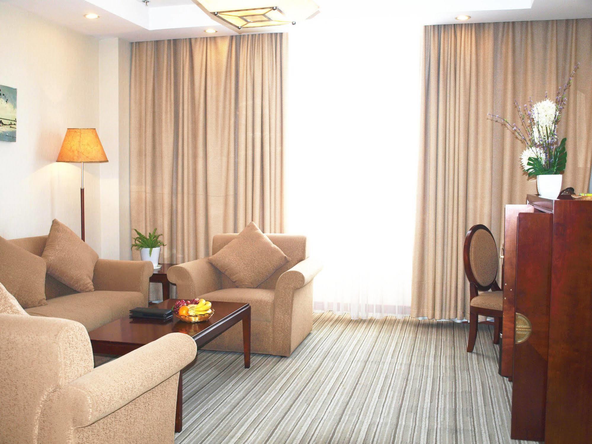 Century Hotel Taicang Bagian luar foto
