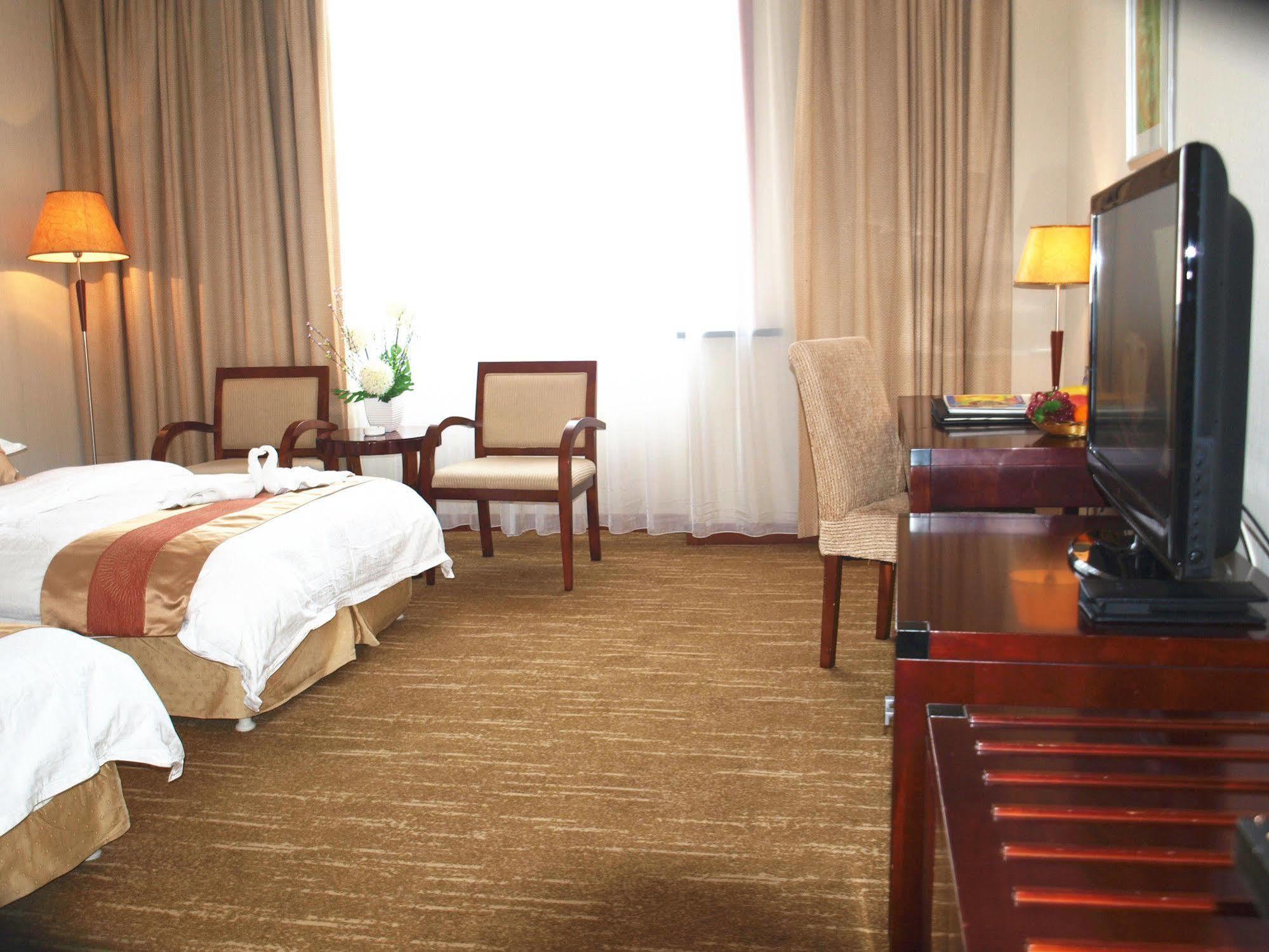 Century Hotel Taicang Bagian luar foto